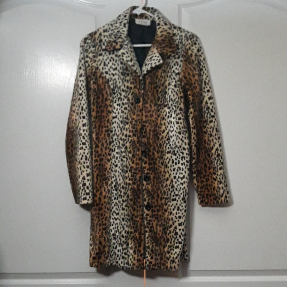 NWOT Soft and Stylish Leopard Print Coat.